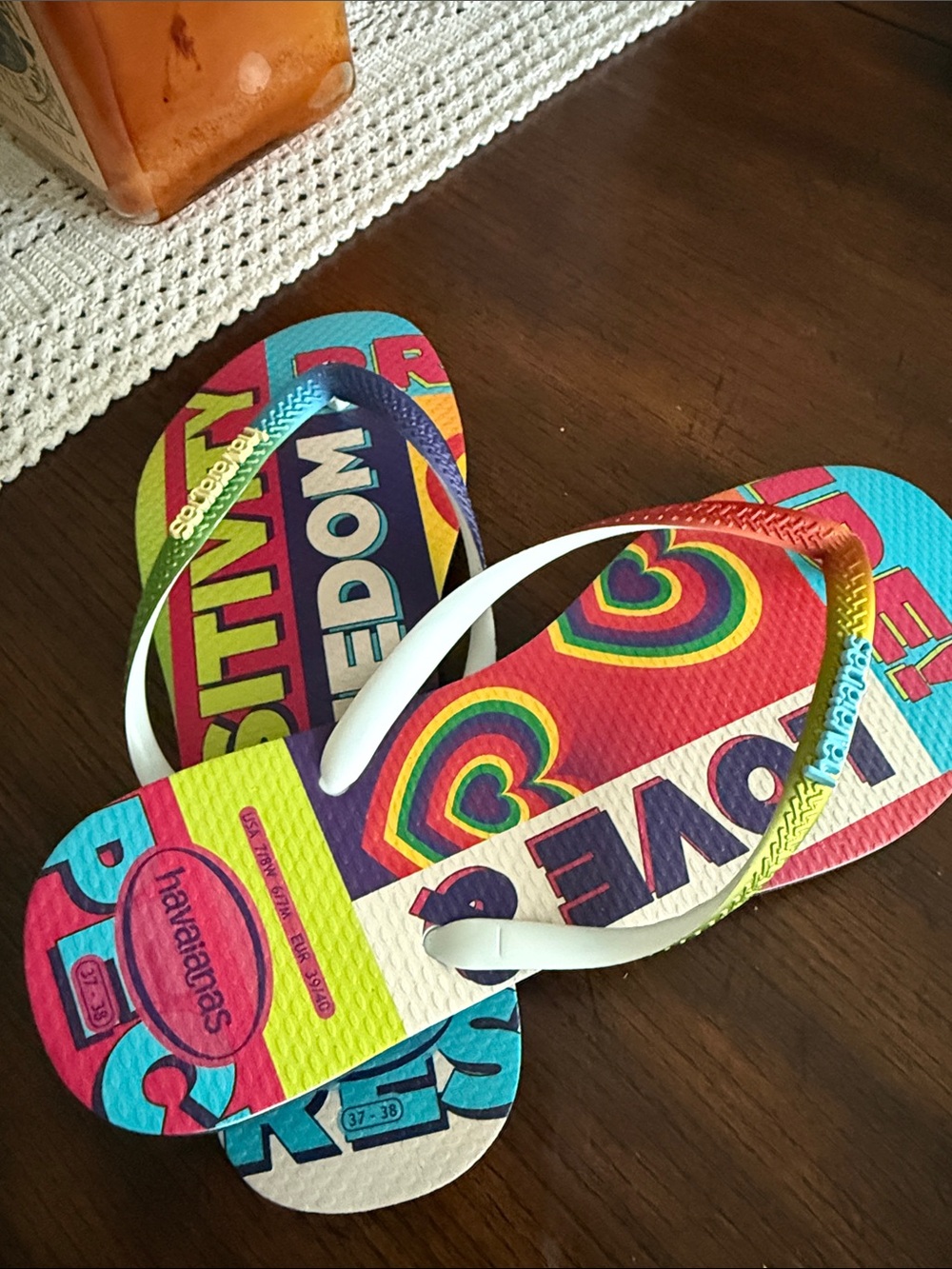 Havaianas Rainbow Heart Graphic Flip Flops - White Straps